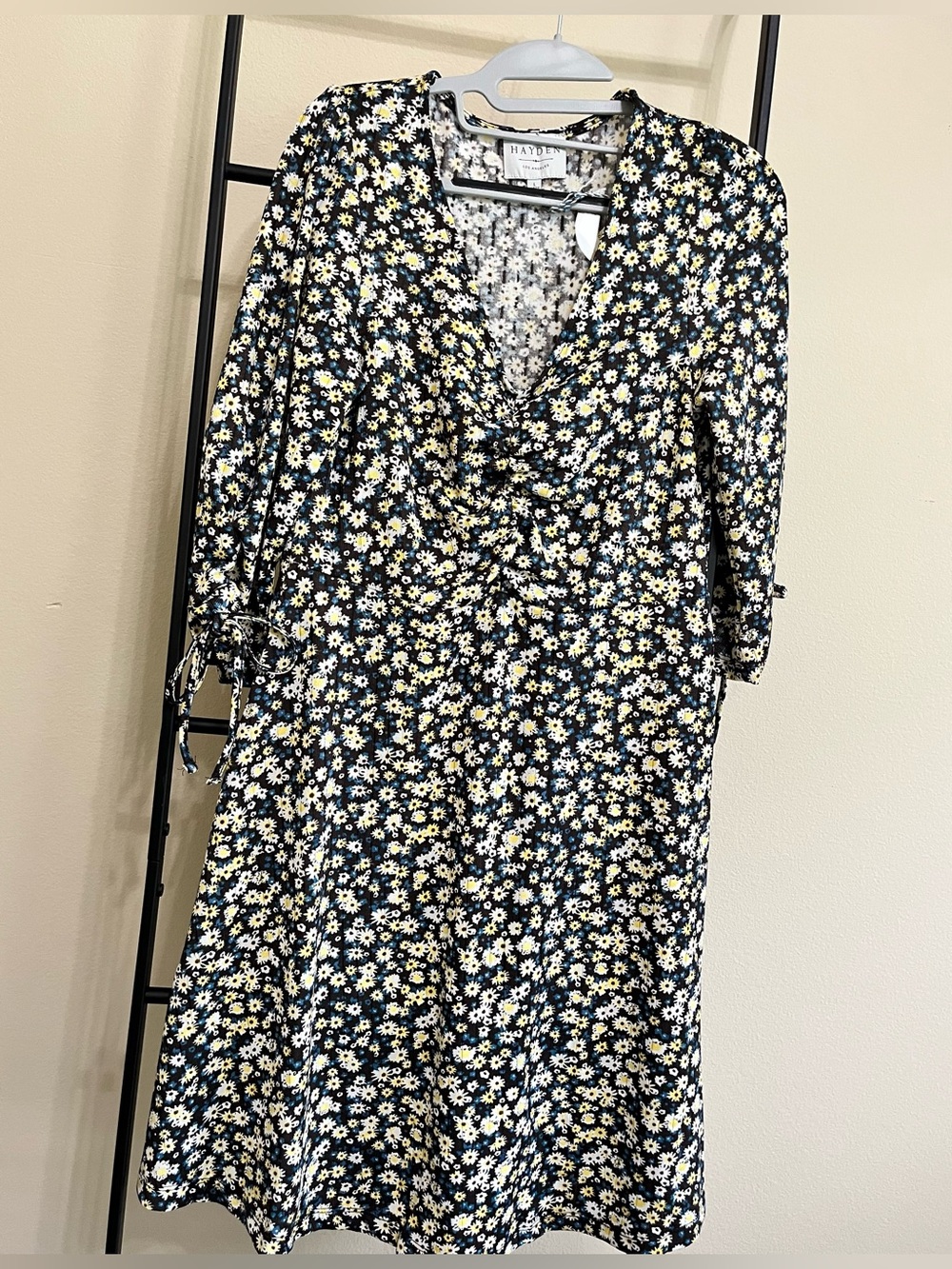 Hayden LA Daisy Floral V-Neck Mini Dress Ruched BOHO Cottagecore NWT size L
